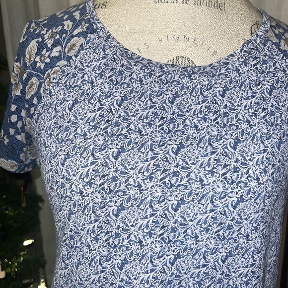 Lucky Brand blue white tan floral shortsleeve shirt women’s top Small - Picture 2 of 8